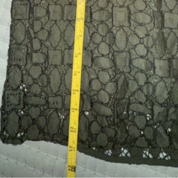 Maeve by Anthropologie Eyelet Flutter Sleeve Top. Forest Green  Size 0. EUC - Picture 10 of 12